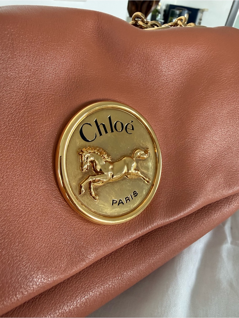 Chloé Heritage Shoulder Bag in Coral Orange Grained Leather - Picture 7 of 15